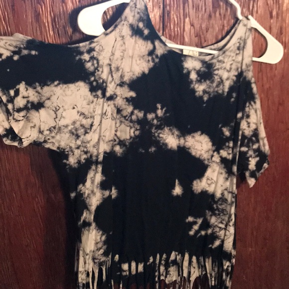 Cute tie die fringe shirt! - Picture 2 of 4
